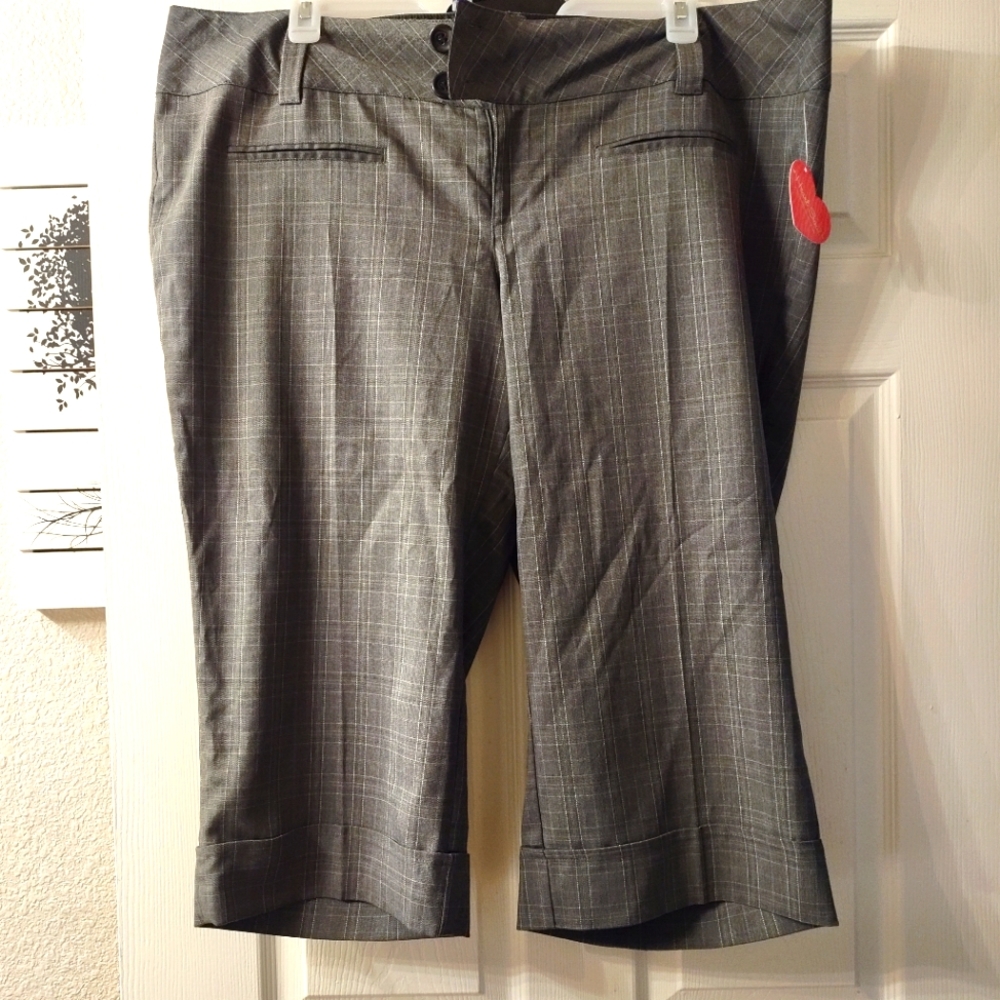 Cuffed dress capri panta